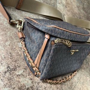 Michael Kors cross body purse